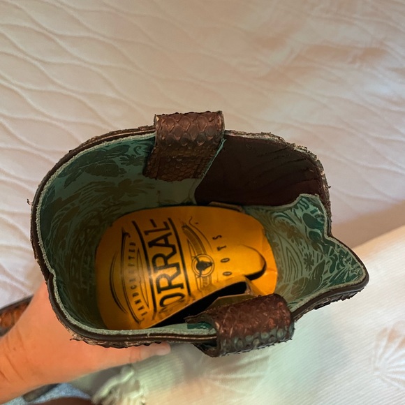 CORRAL BROWN PYTHON MAYRA BOOTS - BROWN size 7.5. - Picture 6 of 7